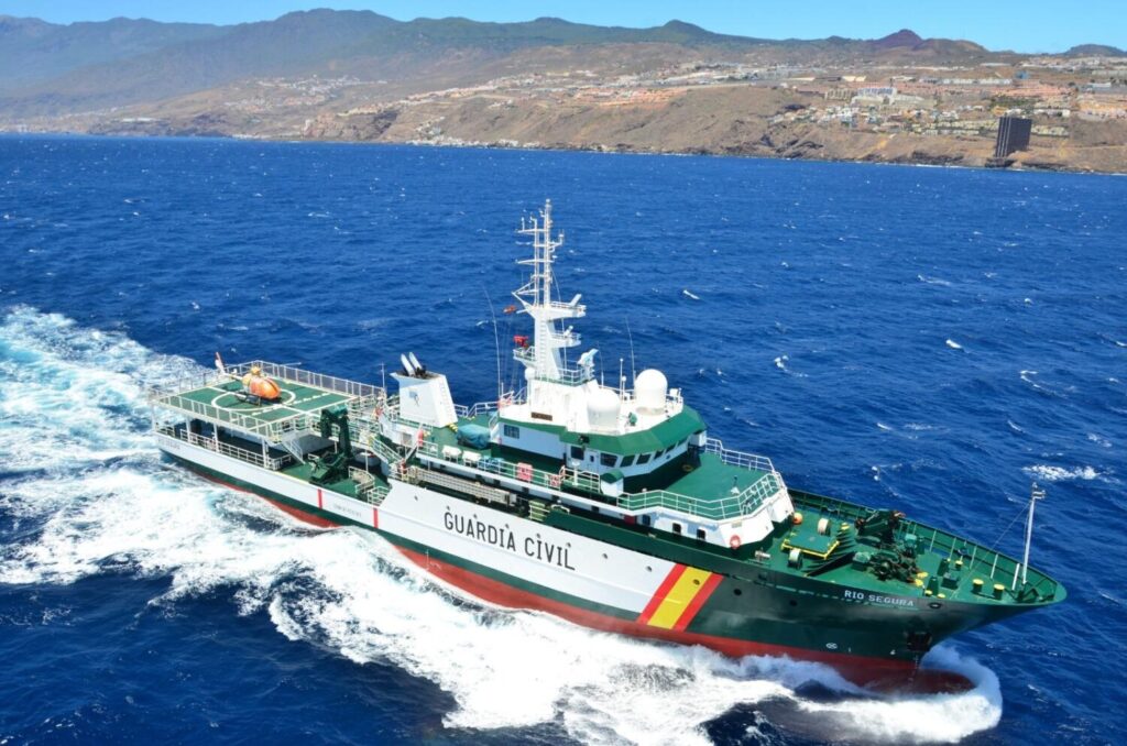 Buque oceánico de la Guardia Civil 'Río Segura' que estaba realizando un servicio de protección de especies vulnerables / Guardia Civil