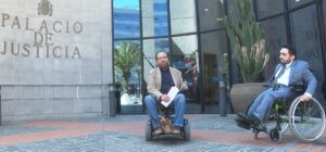 Los abogados con discapacidad no pueden subir al estrado en el Palacio de Justicia de Santa Cruz de Tenerife por las barreras estructurales