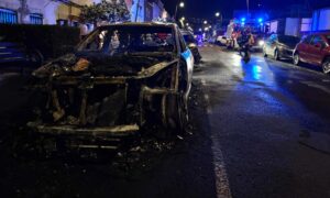 Según los bomberos que actuaron en la zona, todo indica que el incendio se inicio en un contenedor y fue intencionado