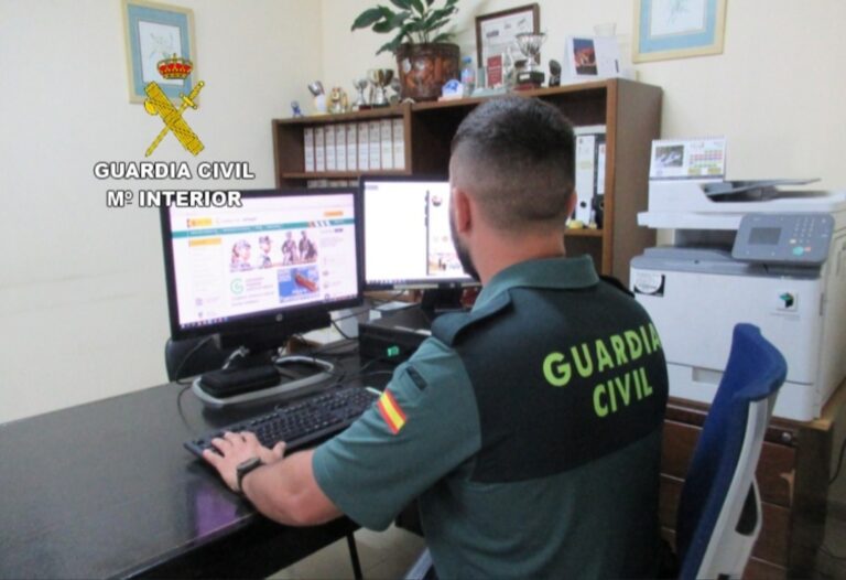 Pincha en un enlace en Icod de los Vinos y le roban dinero en Galicia