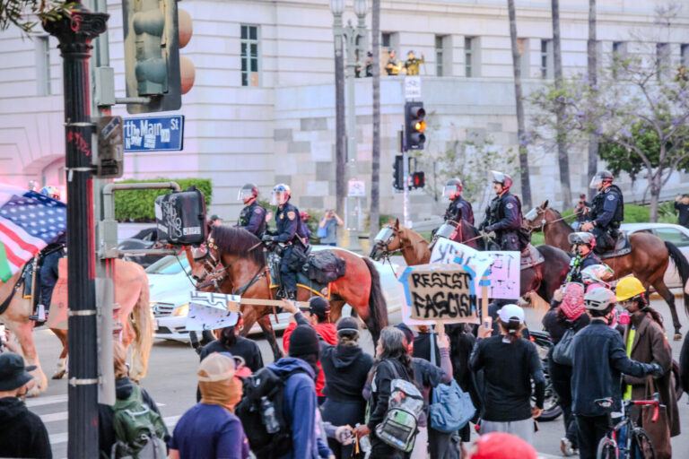 Estados Unidos anuncia el despliegue de marines mientras las protestas se extienden por el país