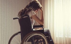 Los testimonios de las mujeres con discapacidad suenan con fuerza en un pleno del Parlamento de Canarias