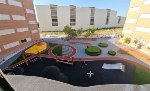 Educación pone en marcha un proyecto pionero para naturalizar los centros escolares canarios