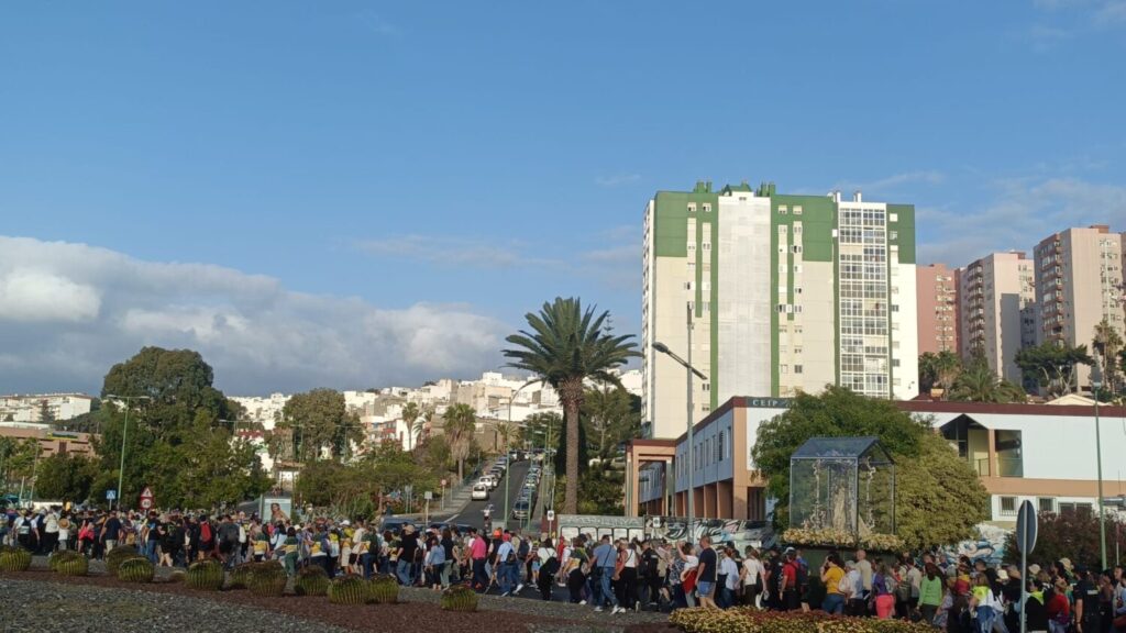 La procesión continúa por La Paterna y los Tarahales 