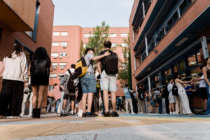 El porcentaje de aprobados en la Selectividad del curso 2024-2025 presenta diferencias significativas de casi 6,5 puntos porcentuales entre las distintas comunidades autónomas