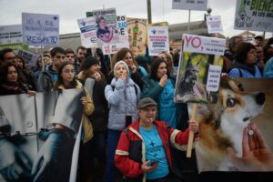 Varias personas protestan contra la ley del medicamento veterinario. Imagen de recurso Europa Press