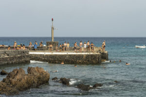 La AEMET ha activado avisos en todas las islas por temperaturas que rondarán los 40 grados en zonas de medianías y en el sur de las islas