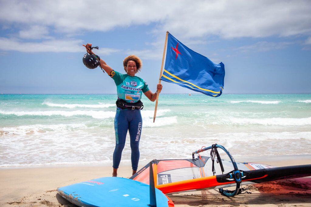 Sarah-Quita Offringa gana en Fuerteventura y alcanza su 26º título mundial de windsurf
