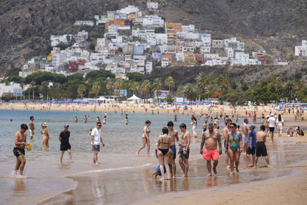 Habrá una jornada más de calor y el fin de semana bajan las temperaturas incluso podrá llover en algunos municipios del norte de las islas