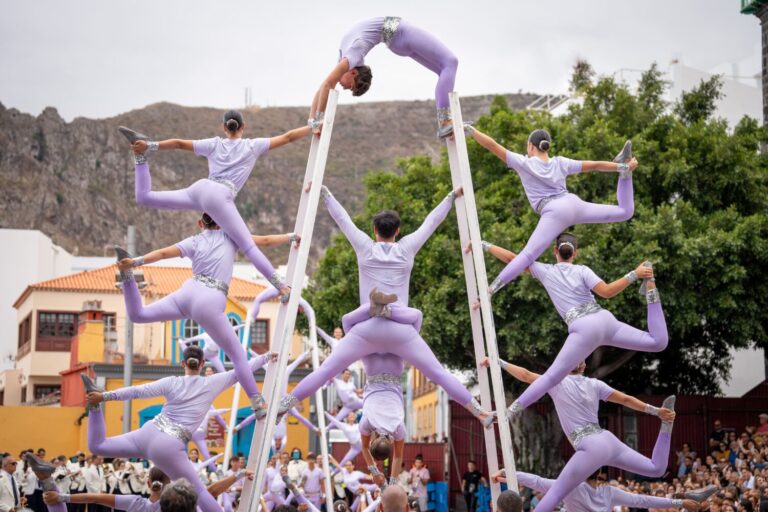 ‘Los Acróbatas’ deslumbran en la Semana Grande de la Bajada de la Virgen de las Nieves