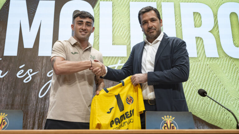 Moleiro, presentado con el Villarreal: “No vengo a sustituir a nadie”