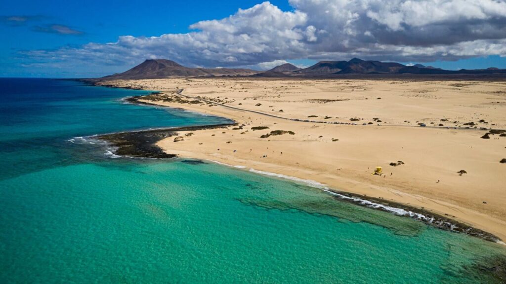 Comienza la demolición de las suites ilegales del Hotel Tres Islas en Fuerteventura