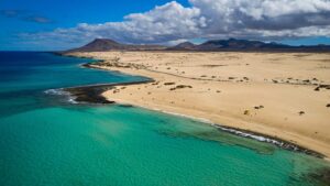 Comienza la demolición de las suites ilegales del Hotel Tres Islas en Fuerteventura
