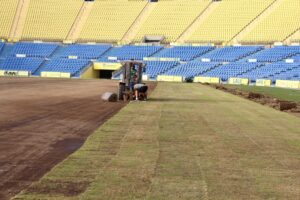 El IID inicia los trabajos para renovar el césped del Estadio de Gran Canaria