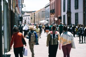 El último informe del INE eleva a 49,3 millones la población española, un aumento en el segundo semestre de 2025 de más de 119.000 personas