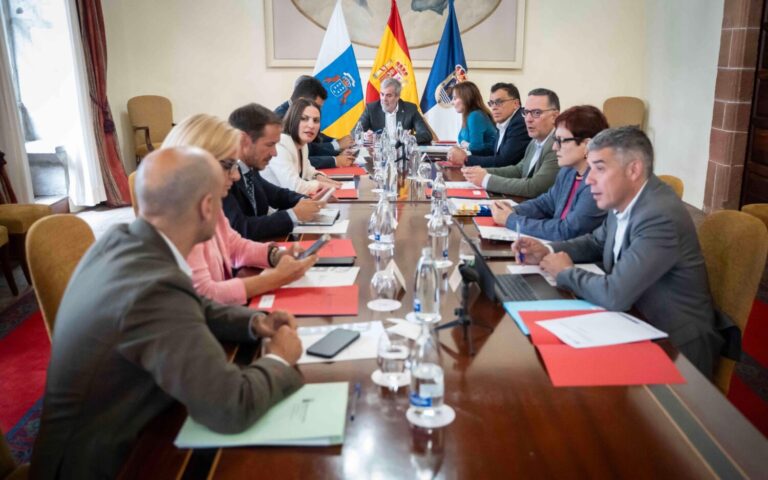 Canarias elevará al Supremo el incumplimiento del Estado de asumir a los menores migrantes solicitantes de asilo