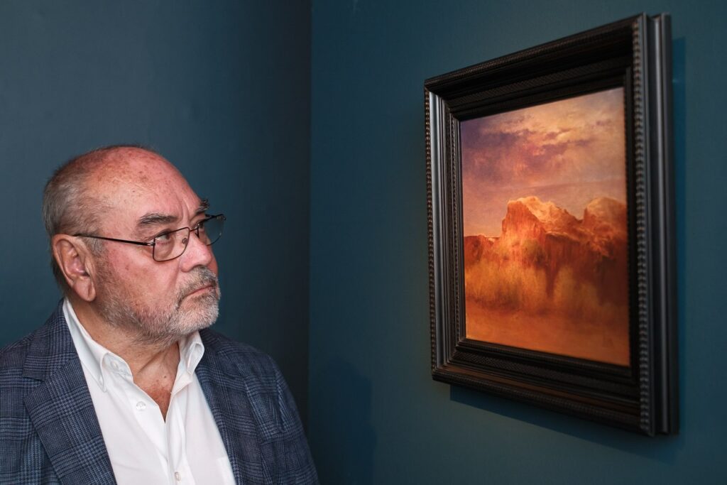 El ciclo ‘Miradas a la Colección’ propone al público escudriñar el óleo ‘La ciudad invisible’ de Juan Guerra
