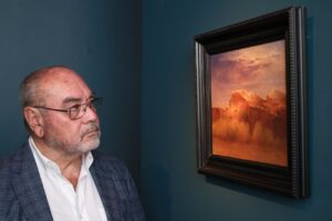 El ciclo ‘Miradas a la Colección’ propone al público escudriñar el óleo ‘La ciudad invisible’ de Juan Guerra