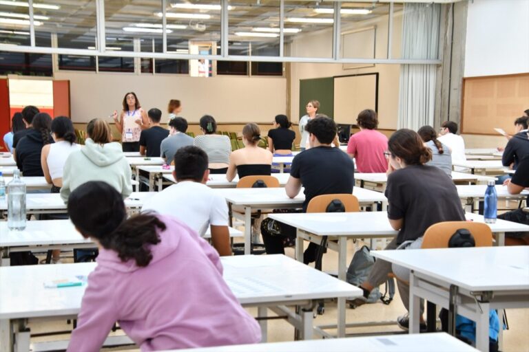 Canarias convoca las becas universitarias 2025-2026 con 10,5 millones de dotación