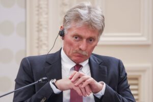 El Kremlin avisa que la reducción de la entrega de armas por parte de Estados Unidos a Ucrania "acerca el final" del conflicto que comenzó en 2022