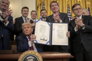 Donald Trump celebra seis meses de su segundo mandato