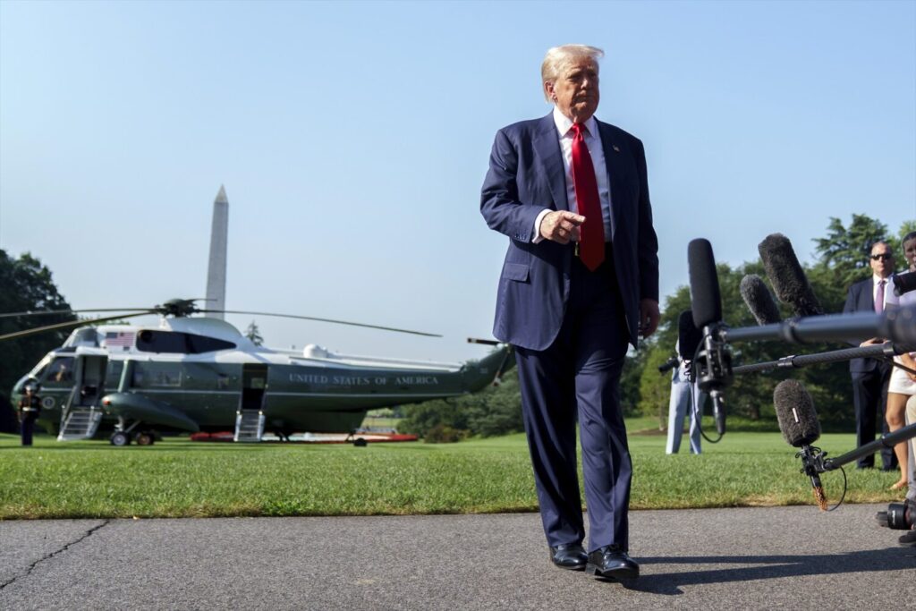 Trump habla directamente con los líderes de Tailandia y Camboya para negociar un alto el fuego