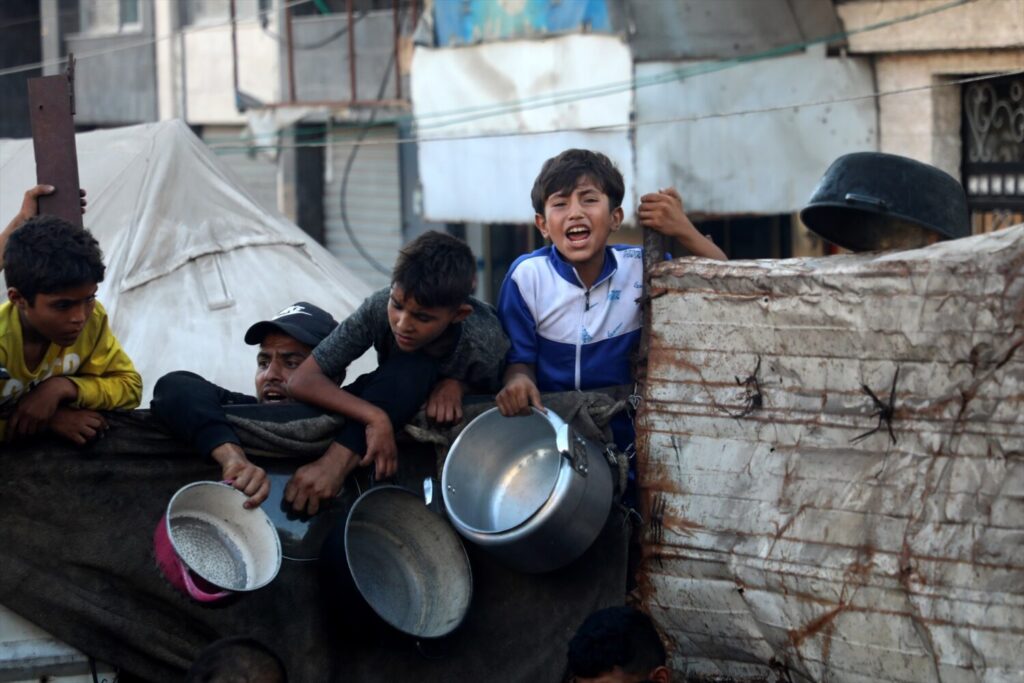 Solo han entrado 73 camiones en el norte y el sur de Gaza, la mayoría de los cuales han sido saqueados bajo la atenta mirada de la ocupación israelí y sus drones.. Foto0 de archivo. Europa Press/CRizek Abdeljawad
