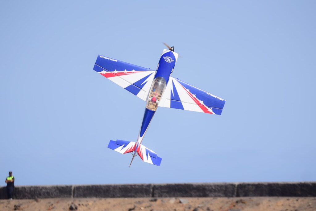 Imagen de uno de los vuelos durante el XXIX Festival de Aeromodelismo y Aeronáutica