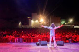 El Arrebato durante su actuación en el Recinto Cultural de La Quinta, donde más de 4.000 personas disfrutaron del concierto que cerró las Fiestas Mayores de Santiago 2025 en Gáldar.
