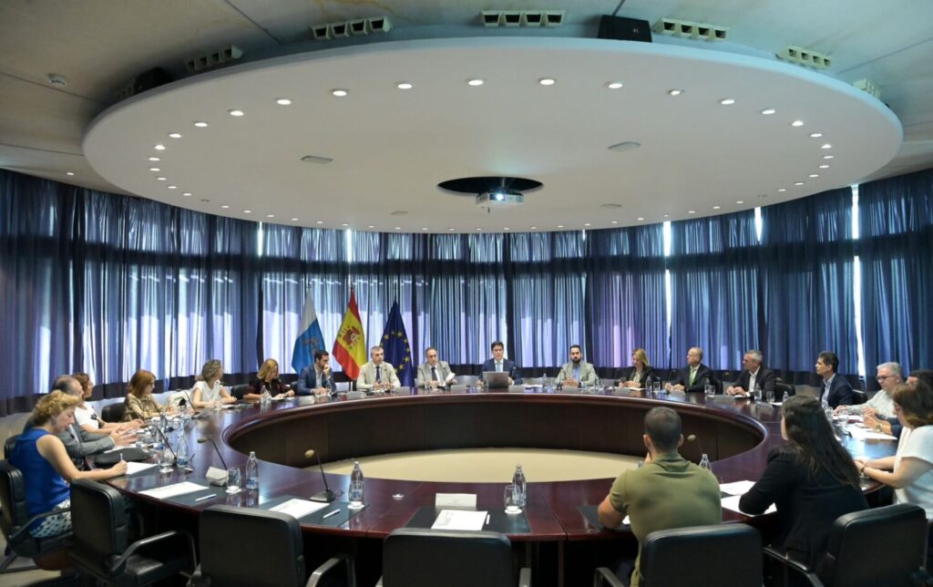 Imagen de la mesa de trabajo sobre educación financiera