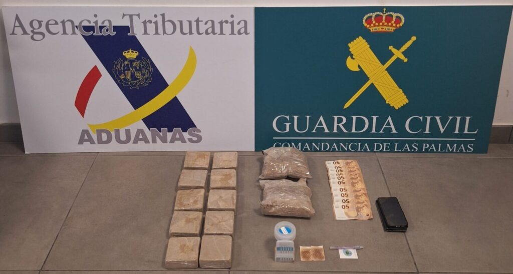 Droga y dinero incautado por la Guardia Civil en el Aeropuerto de Gran Canaria