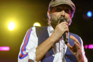 Juan Luis Guerra llega a Tenerife tras hacer vibrar a 28.000 personas en Gran Canaria