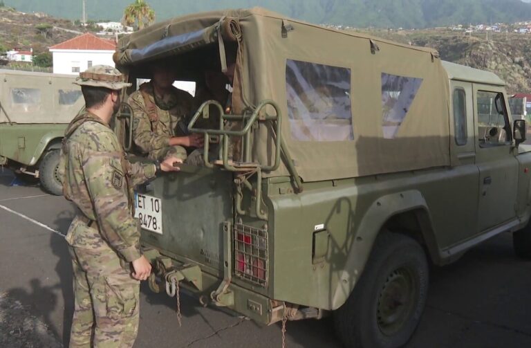 La Brigada Canarias XVI se despliega en La Palma para normalizar la presencia del Ejército en la sociedad