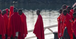 Los menores solicitantes de asilo comenzarán a derivarse a la Península en dos semanas