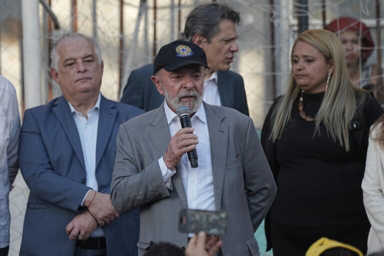 Trump pone el ojo en minerales estratégicos brasileños: «Aquí nadie mete la mano», dice Lula