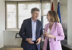 Alberto Núñez Feijóo, presidente del PP, y Cuca Gamarra hasta ahora secretaria general del partido. Imagen EFE
