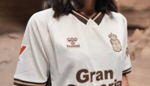 La UD Las Palmas presenta su tercera equipación para la temporada 25/26