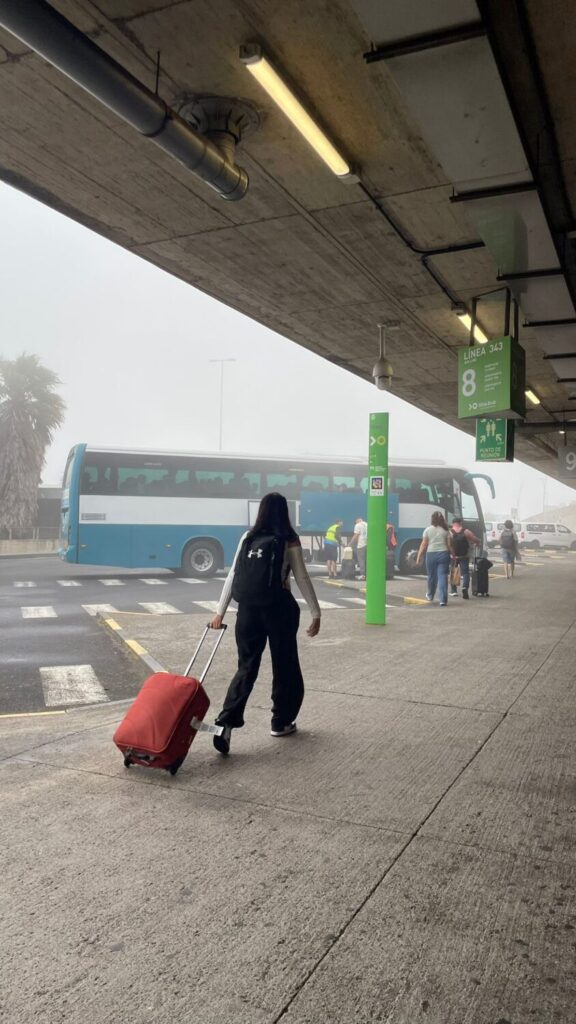 Desvíos en los aeropuertos de Tenerife por fuerte viento y niebla. Foto de Diana Giambona