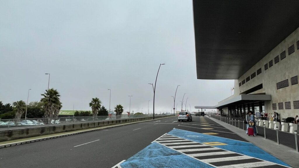 Desvíos en los aeropuertos de Tenerife por el fuerte viento. Foto de Diana Giambona