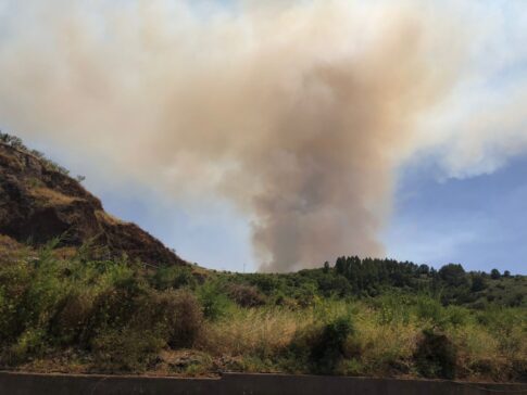 🔴 Última hora incendio Tenerife | Se empiezan a realizar evacuaciones preventivas en Santiago del Teide