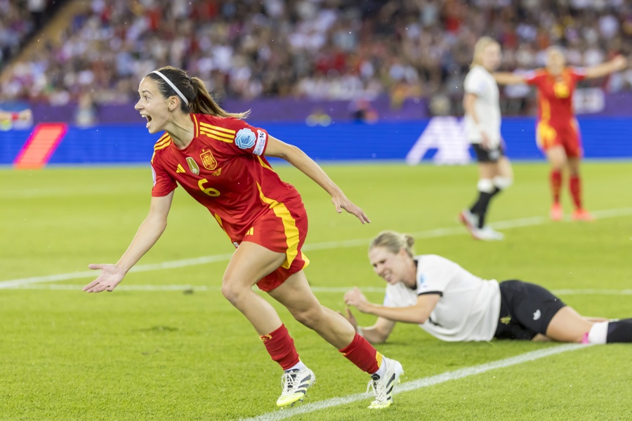 Celebración de Aitana del gol que marcó frente a Alemania y que da el pase a España a la final de la Eurocopa / EFE/EPA/MICHAEL BUHOLZER