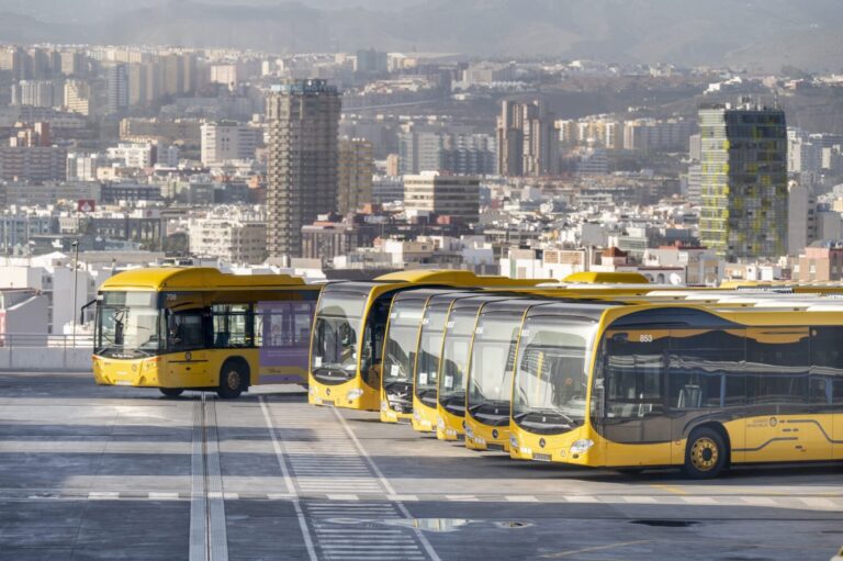 Los viajeros de guagua en Canarias aumentan un 2,4% en mayo