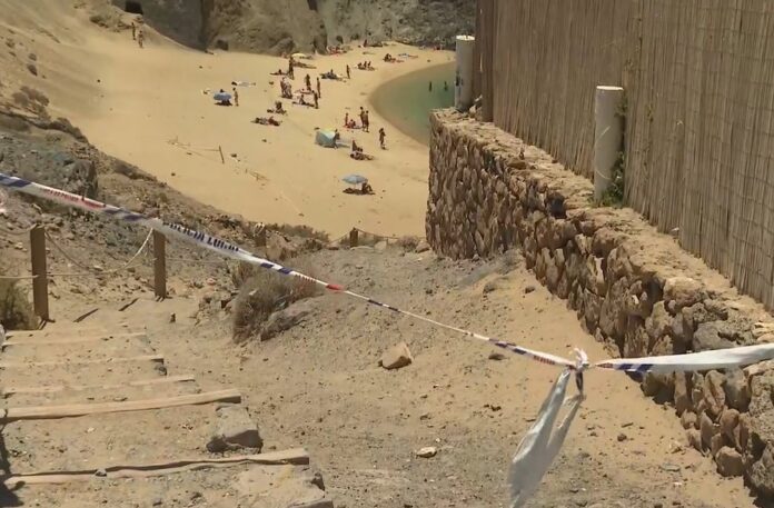 La playa de Papagayo permanece cerrada por contaminación a la espera de los resultados de las últimas analíticas