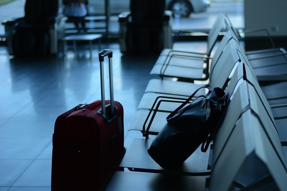 En este contexto, las mochilas se consolidan como la opción preferida de quienes buscan evitar cargos por facturación o exceso de equipaje.