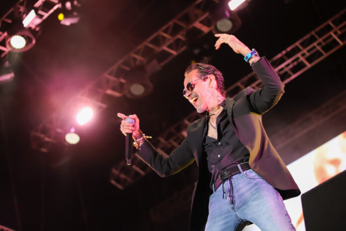 El músico y cantante, Marc Anthony, durante el concierto que ofreció este sábado en el festival Lustral Fest que se celebra en La Palma. EFE/ Luis G Morera.