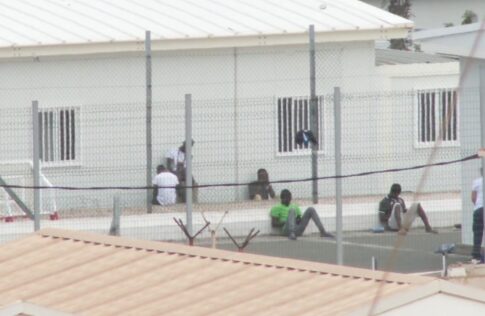 Habla uno de los primeros menores trasladados al ‘Canarias 50’: «No me quiero ir»