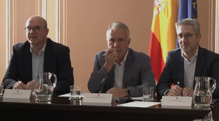 Torres avisa a las autonomías sobre las consecuencias legales por incumplir con el traslado de menores migrantes