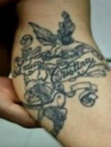 Tatuajes de uno de los más buscados por la Policía Nacional por abuso sexual