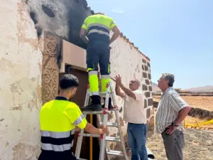 La Oliva actúa de forma inmediata en medidas de protección ante el incendio de la ermita de Puerto Escondido