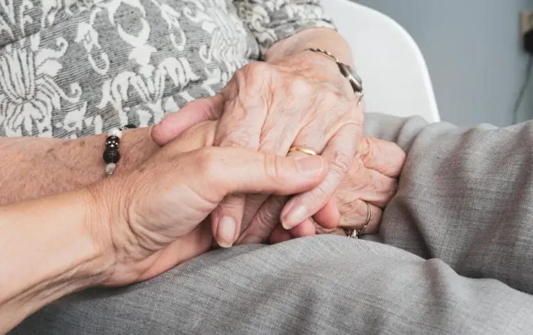 Dependencia saca a licitación el servicio de ayuda a domicilio en Fuerteventura, Lanzarote, La Gomera y Tenerife